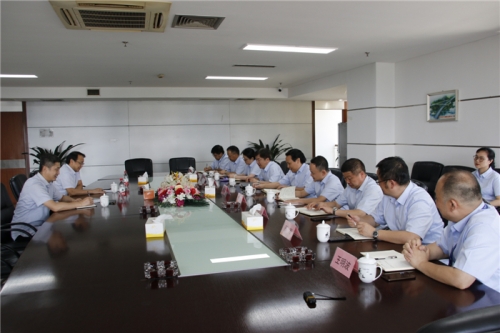 【领导关怀】市城投集团党委副书记郭东晓一行赴尊时凯龙人生就是搏集团走访调研